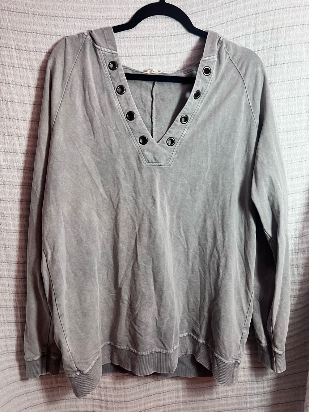 easel Light Gray Oversized V-Neck Grommet Hooded Shirt